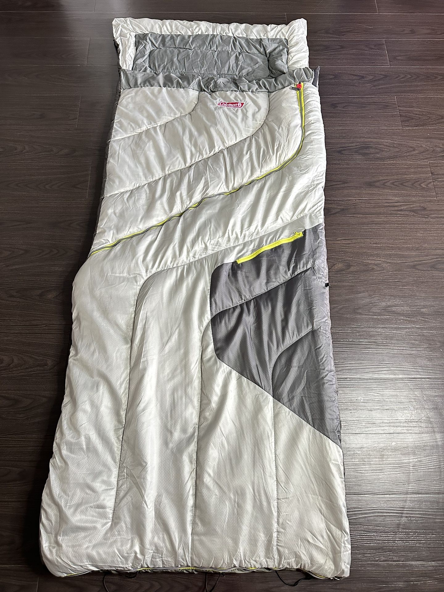 #2694 Coleman Adjustable Layers Cold Weather Sleeping Bag 30° Adult 33” x 78"