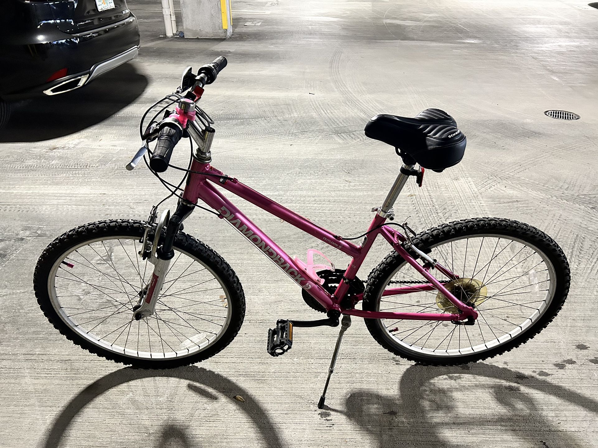Ladies Diamondback Mountain Bike
