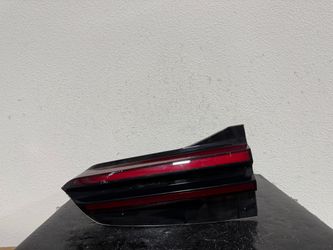BMW X5 LEFT TAILLIGHT 2024