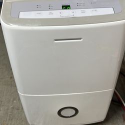 70 pints Dehumidifier In Excellent Condition