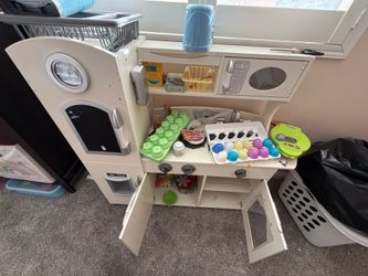 Kid kitchen.
