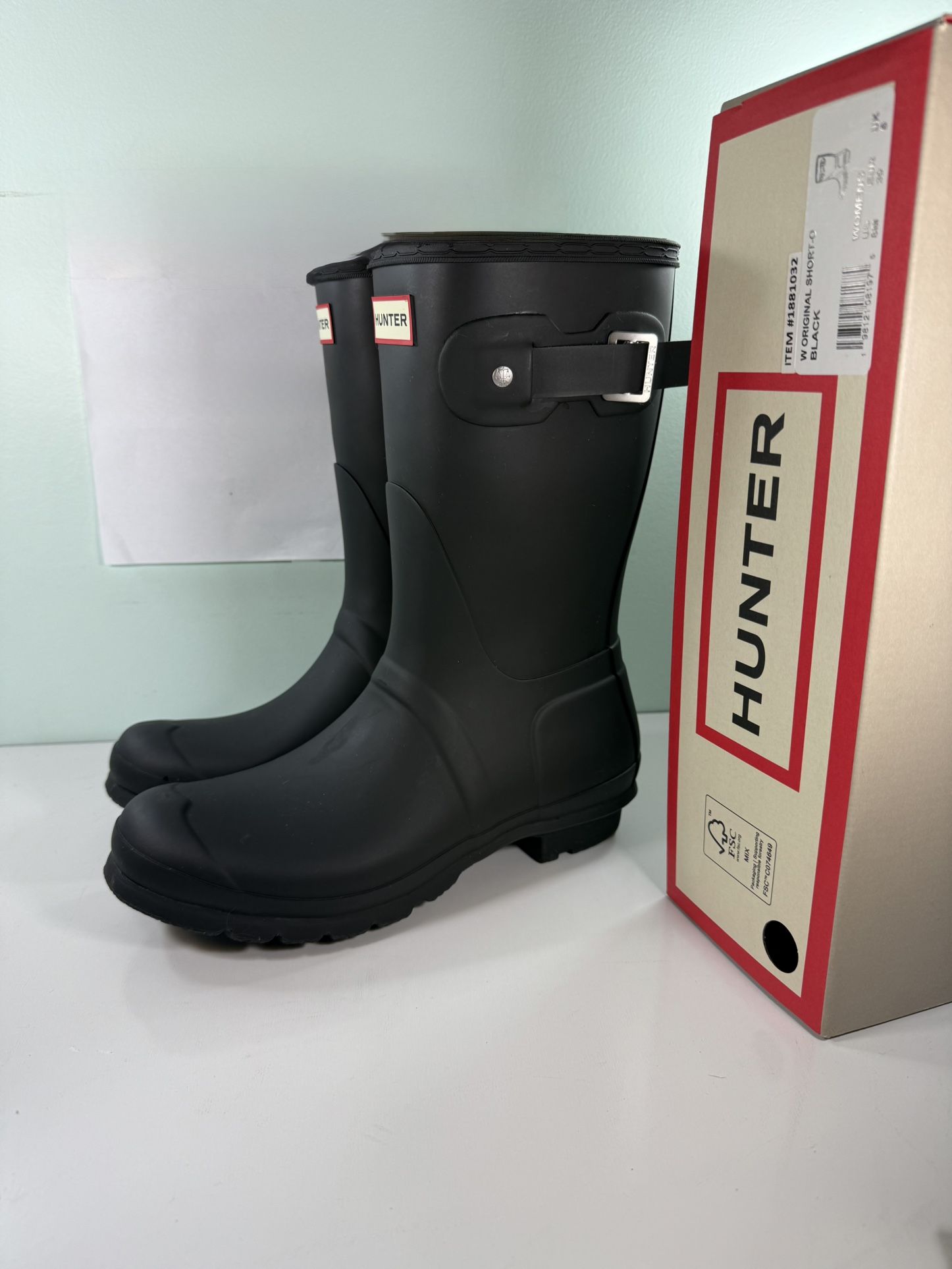 Hunter women’s original short rubber waterproof boots- black matte- size 8/ size 10