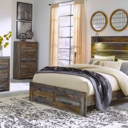 Queen full bedroom set from Ashley