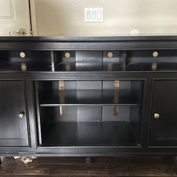 Entertainment center