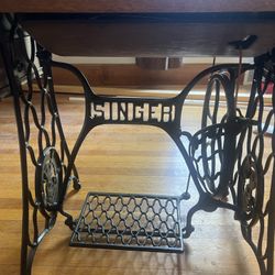 Antique Singer Sowing Machine -1907