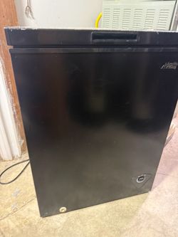 Artic King 5.0 cu ft freezer