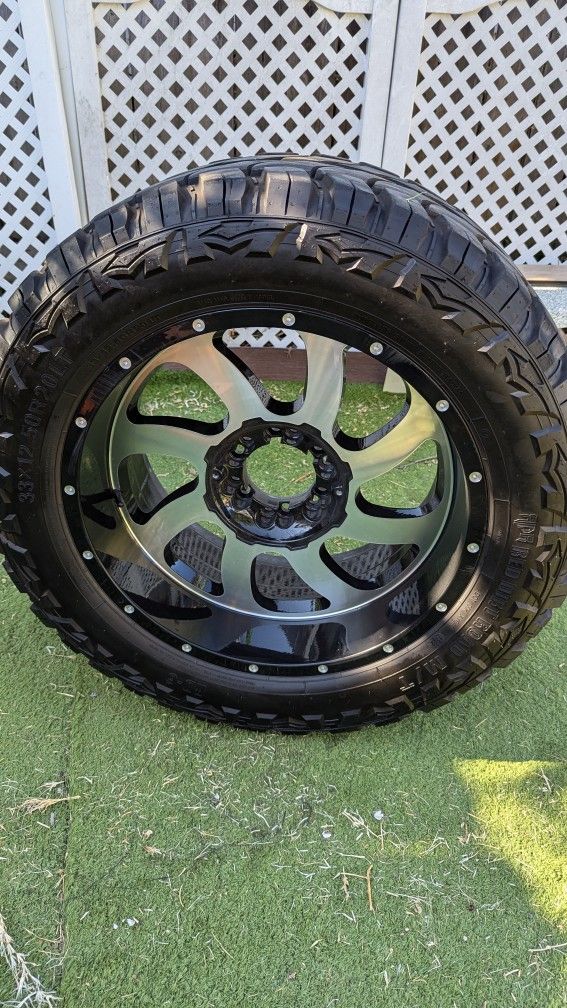 Hii I'm Selling A Set Of Insane Off Road Wheels With Red Dirt Road Tires 33x12.50R20