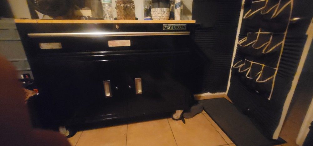 Husky Rolling Cabinet 