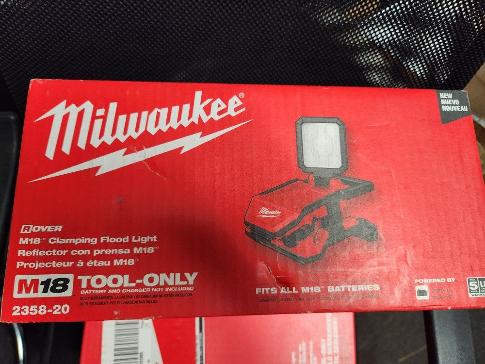 Milwaukee M18 Cordless Rover Led Clamping Flood Light
