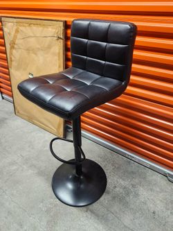 Adjustable black stool chair