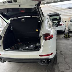 cayenne Plug in Fast charger - 2017- Li ion battery - new cells 