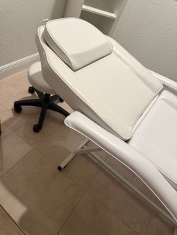 Esthetician brand new bed never used with massager and char