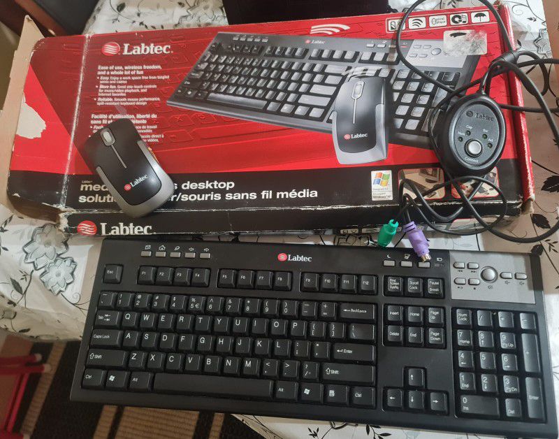 Wireless Keyboard with Mouse (Excellent Condition)(firm On Price)(no Lower Price 