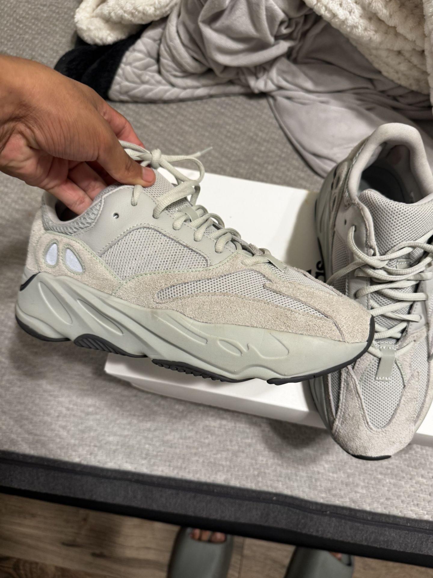 Yeezy Boost 700 Analog size 10 Adidas Adidas YEEZY Boost 700 ANALOG EG7596 Men Size 10 Used  main image 2