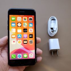 iPhone 7 - UNLOCKED - Like New 