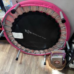 Bicicleta para ejerció y trampolín