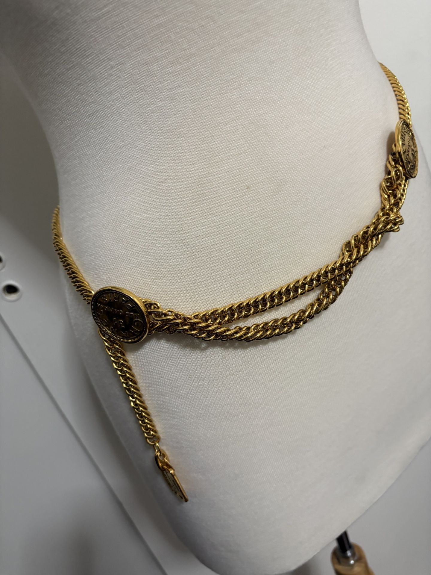 ✨ Vintage CHANEL 24K Gold-Plated Double Chain Belt with Medallion & Logo Tag (1990s)