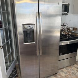 GE Fridge 36 W