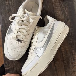 Nike air force One plataform size 8 $40 Women firm pick up only cash only