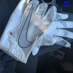 Nike Gloves Medium 
