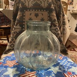 Jar or can be used as a vase