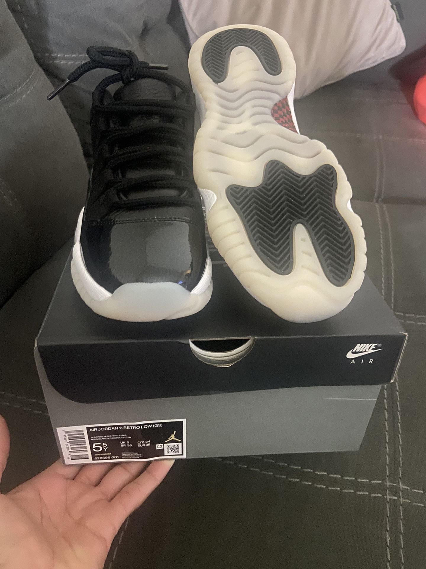 Jordan 11 retro low 5.5Y