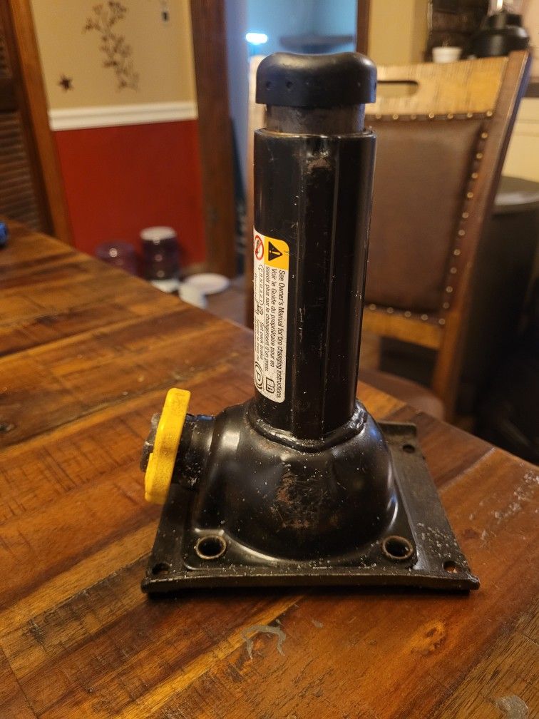 Chevrolet Silverado Tahoe Suburban tire jack