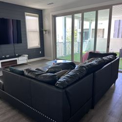 black leather sofa 