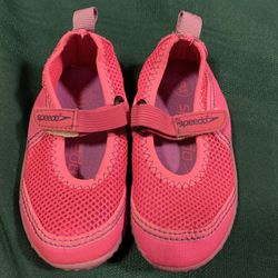 Speedo toddler girls size 5/6 swim shoes 