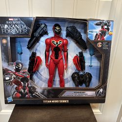 Black Panther Action Figure   NIB - p:u Monument 