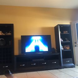 Entertainment center