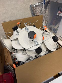 24 Utilitech 5”/6” LED Recessed Retrofit Lights – All Working