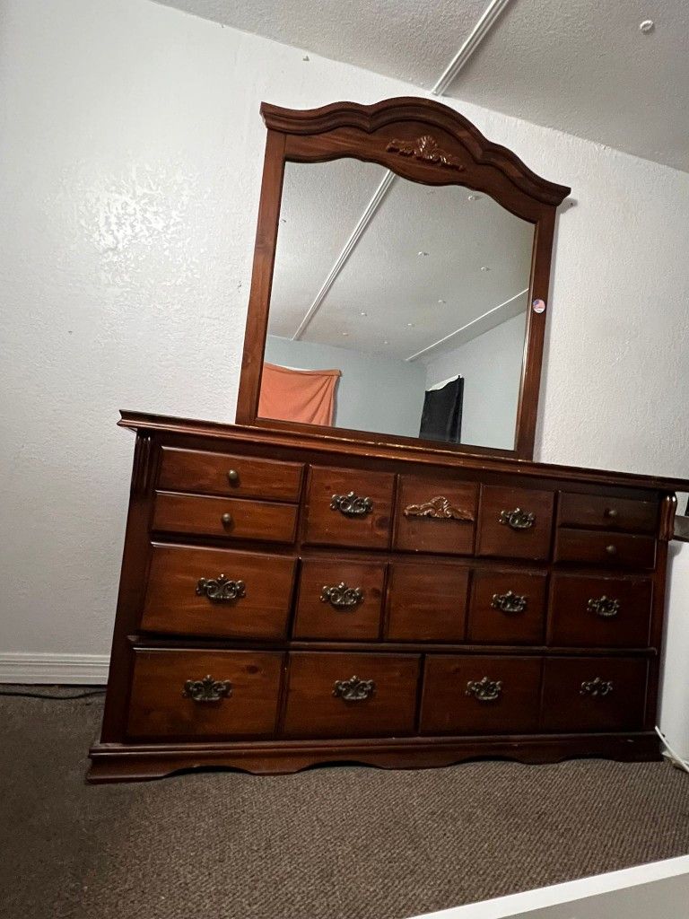 Free Bedroom Set Queen *