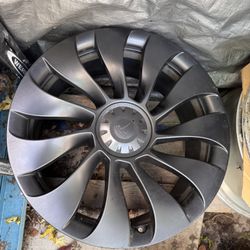 Tesla Model Y 21” Front Wheel - Near Perfect