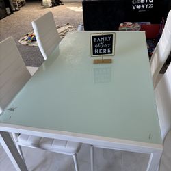 White Glass Table With 4 Chairs 