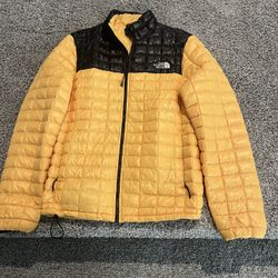 Men’s Small Yellow/Black Thermoball Eco North face Jacket