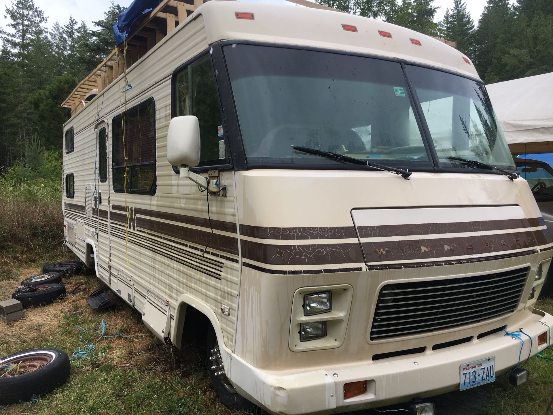 1986 Winnebago Chieftain 26’ (for parts / fixer-upper)