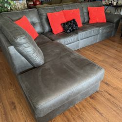 Beautiful Like New Charcoal Grey Ashley Sectional Couch. 