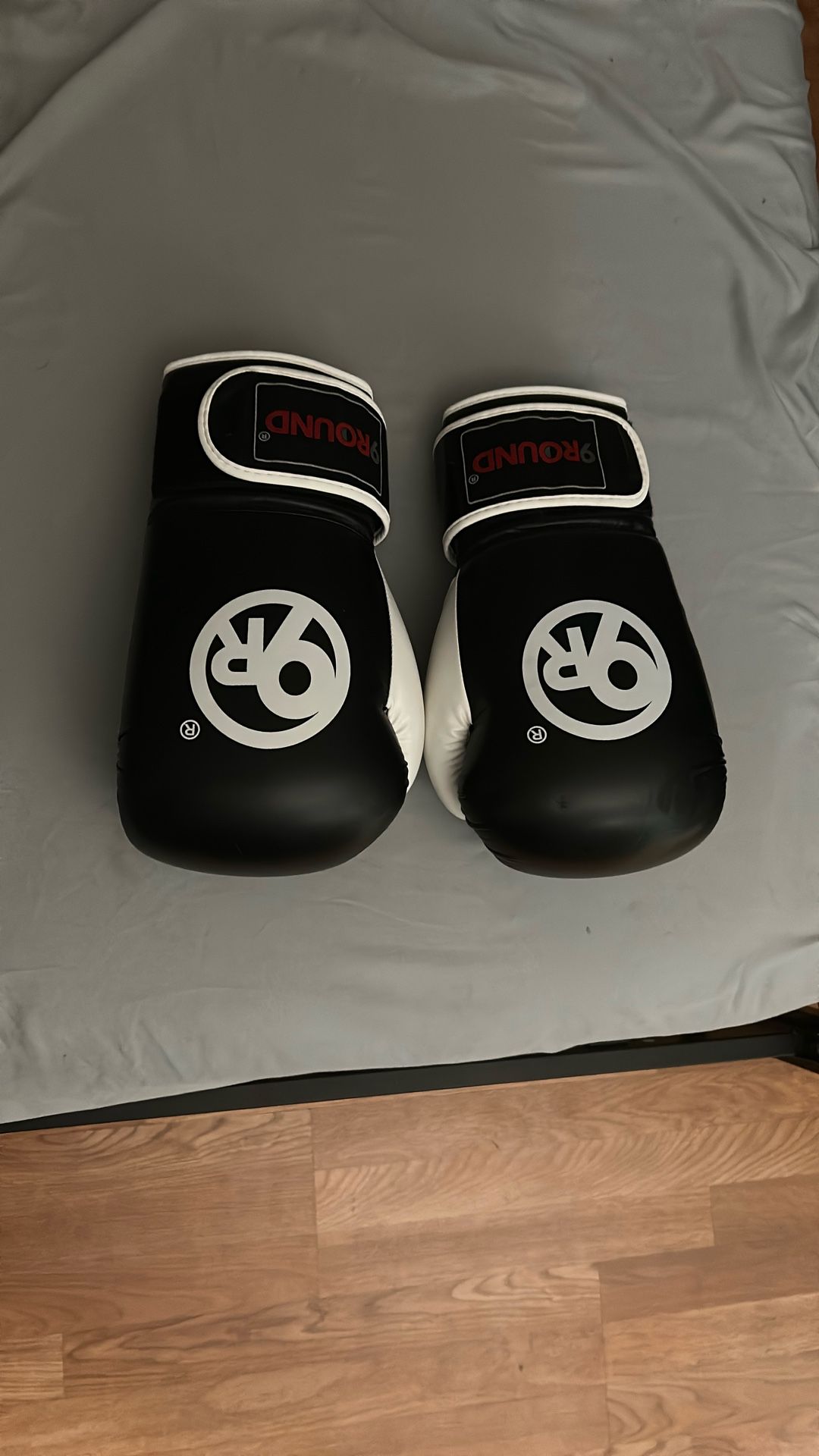9 round boxing gloves 13oz