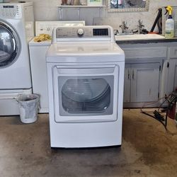 LG Gas Dryer In Very Good Working Condition Delivery Is Available, 30 Day Warranty, Ablo Español. 