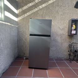 Hisense Mini Fridge - Silver/Black