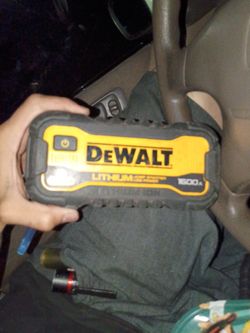 DEWALT Jump Starter/ USB Power Bank