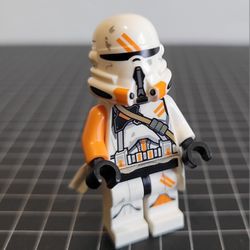 LEGO Star Wars Airborne Clone Trooper 212th Minifigure - Utapau Trooper.
