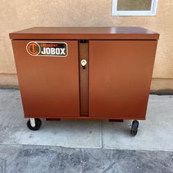New Crescent Jobox heavy duty steel size 49” long x 27” wide tool box asking $1200 thanks 