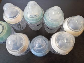 Baby Bed Crib, Mattress,Sheets,Pump, Bottles And Clothes