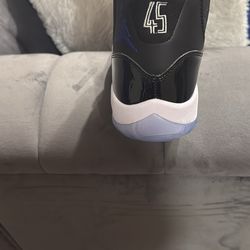 Space jams size 9 1/2