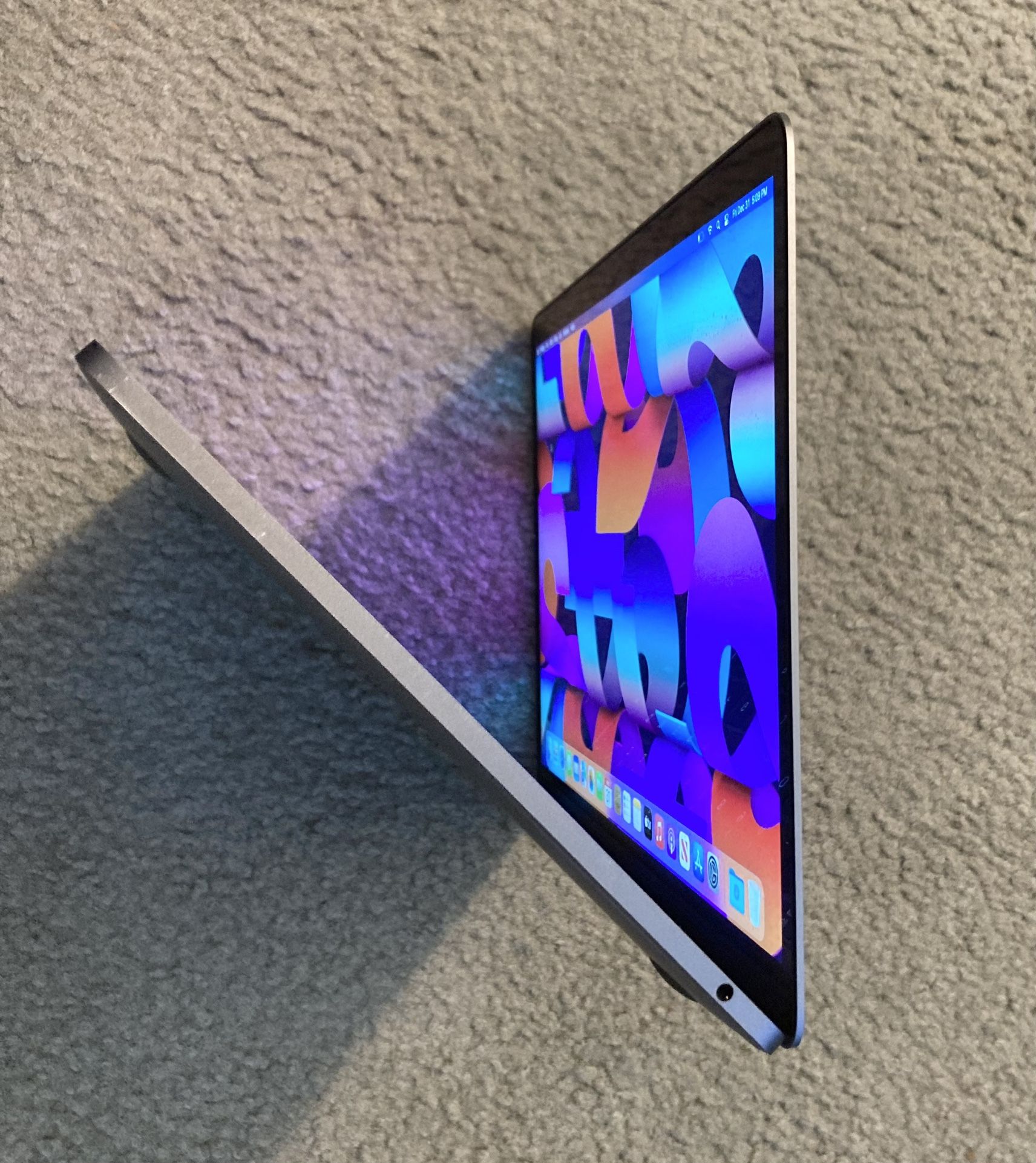 MacBook Pro 13” Retina Silver Color 
