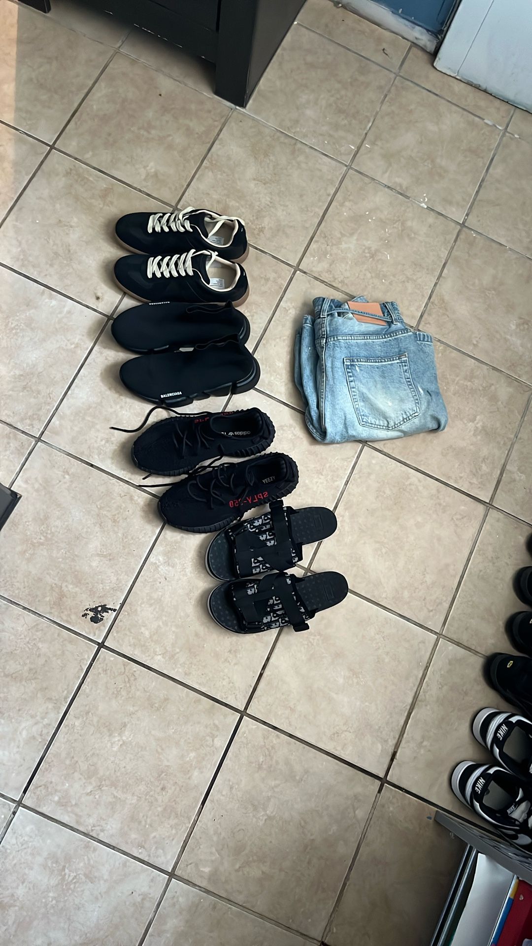 Dior Alpha Slides ,yezzy 350 Boost,balenciaga Speed Trainers 2.0 ,Maison Margiela ,acne Studios Shorts ,