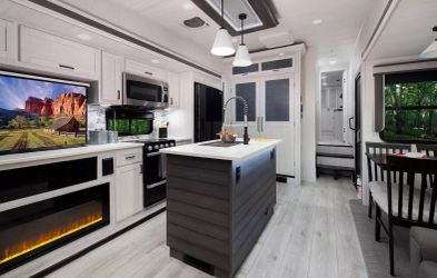 2023 Ahara luxury fifth wheel