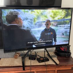 Vizio TV 39” Television Works Great E390-B1E Not Smart With Remote